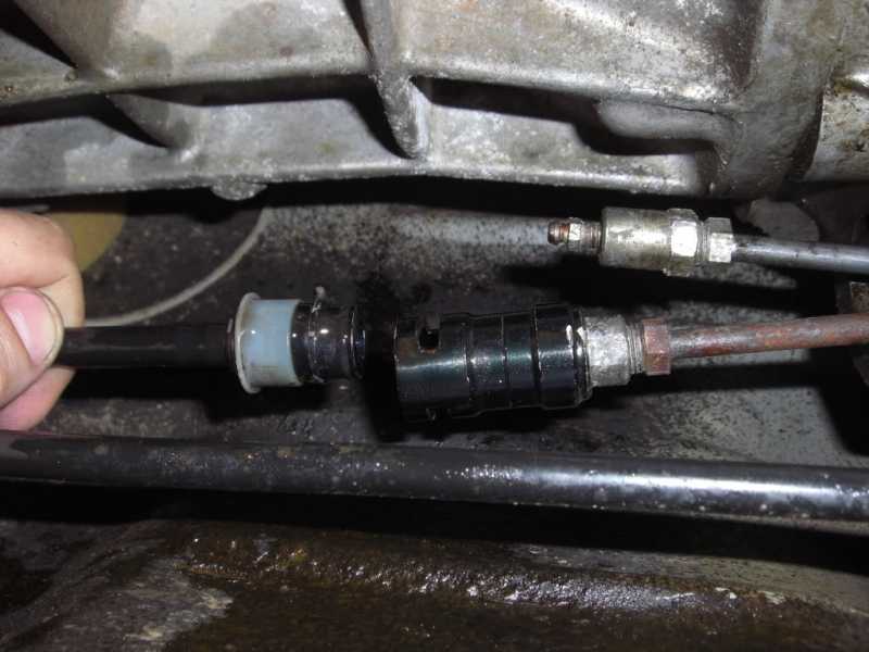 AX-15 clutch slave line popped out - Now fixed with PICS - MJ Tech:  Modification and Repairs - Comanche Club Forums