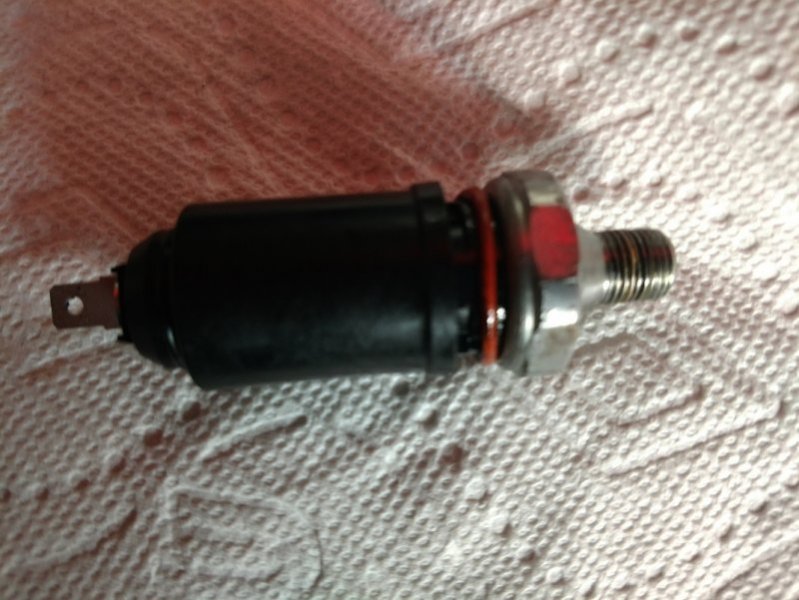 Oil pressure sensor.jpg