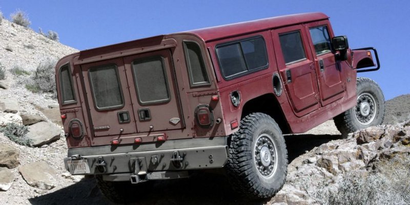 Hummer-H1-2.jpg.ee3f24de33a9dc2f0deec7a25fc511d1.jpg