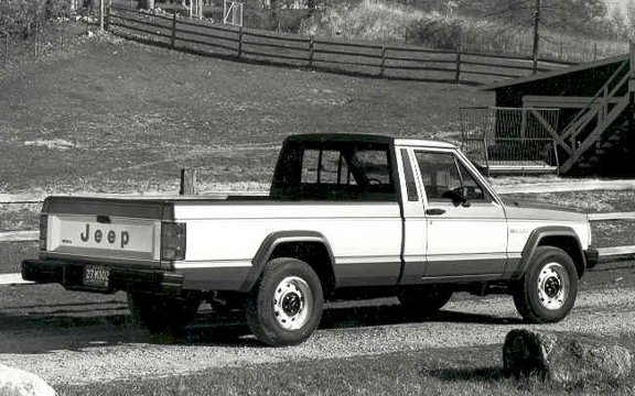 jeep_comanche_long_bed_bw_1988.jpg