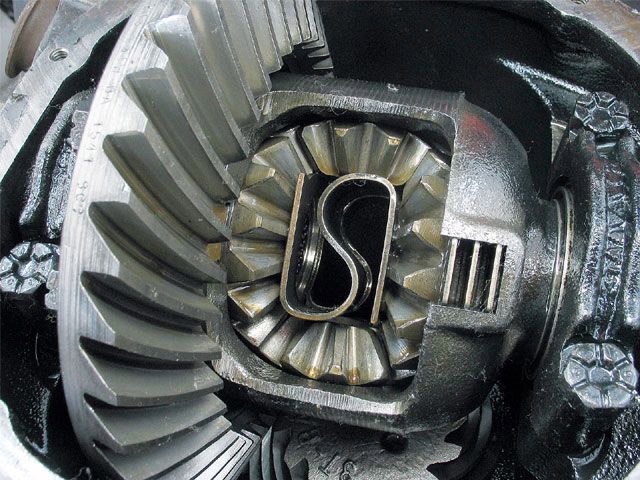 116_0705_04_z+ford_8.8_rear_end+traction_lok_limited_slip.jpg