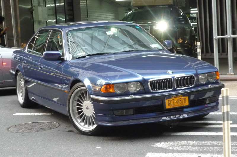 Alpina_B12_(E38)_(16531947875)_(cropped).jpg.7b450304edabc6a6ba452ad68bba1fd9.jpg